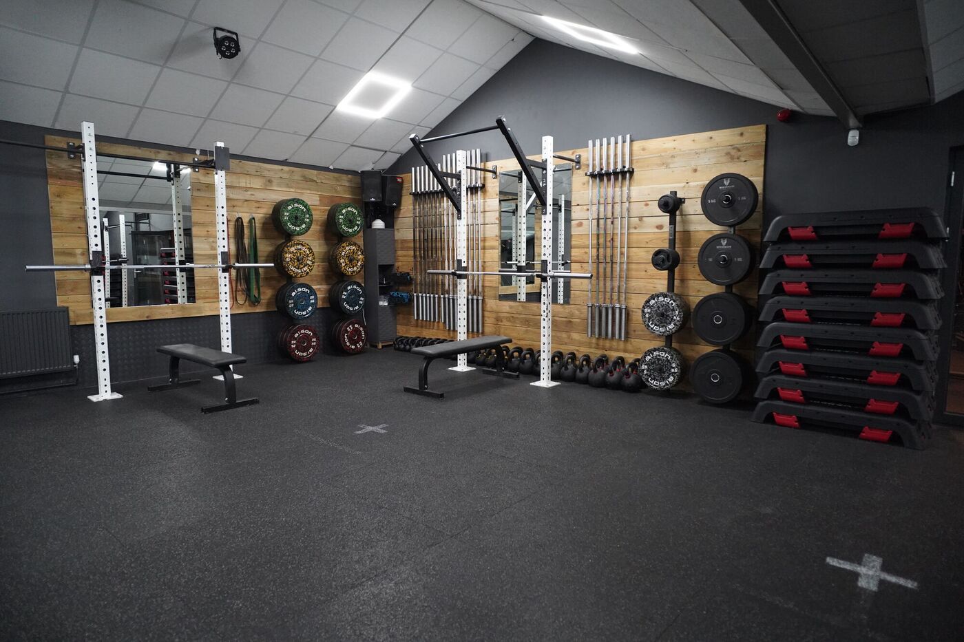 Rigs, bumper plates and plyo boxes